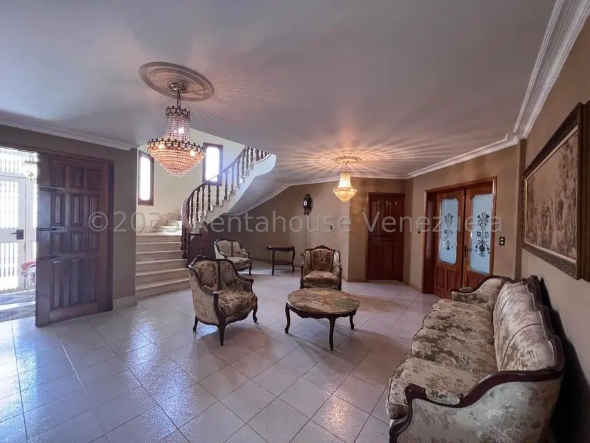 Casa (Multipes Niveles) en Venta en Cumbres de Curumo, Distrito Metropolitano - 4