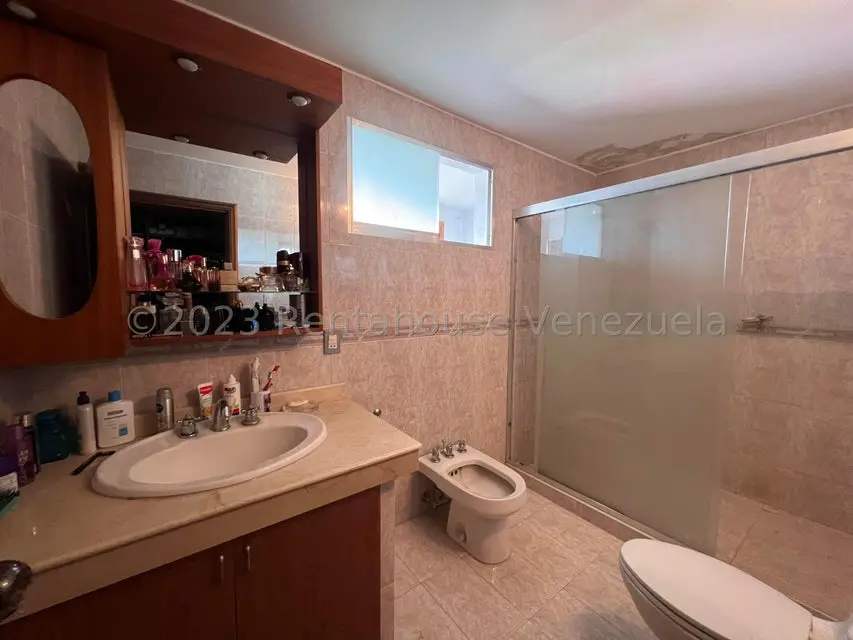 Casa (Multipes Niveles) en Venta en Cumbres de Curumo, Distrito Metropolitano - 35