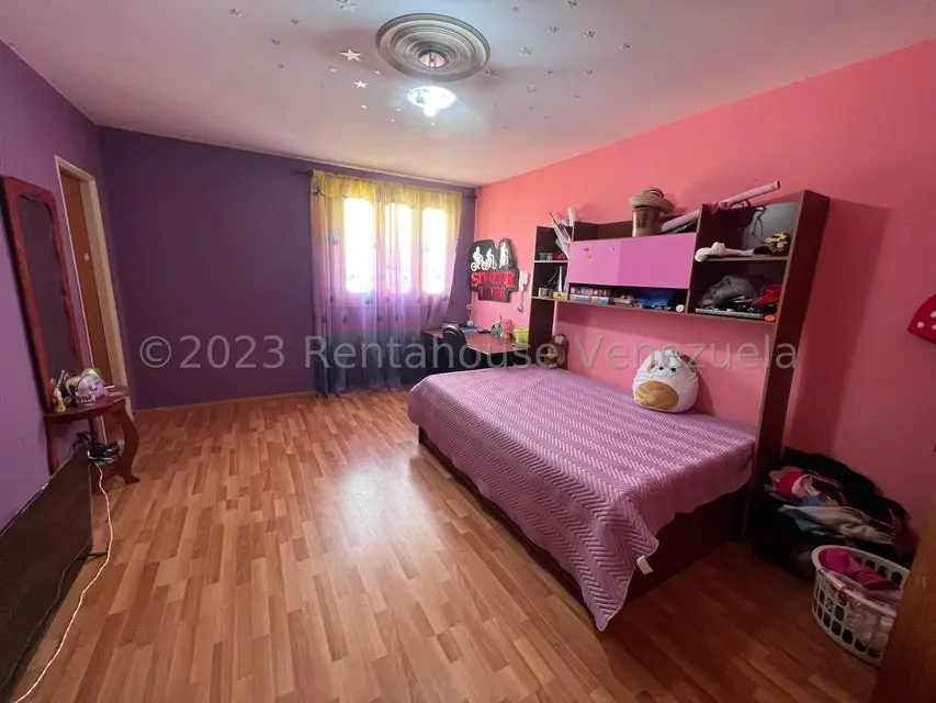 Casa (Multipes Niveles) en Venta en Cumbres de Curumo, Distrito Metropolitano - 36