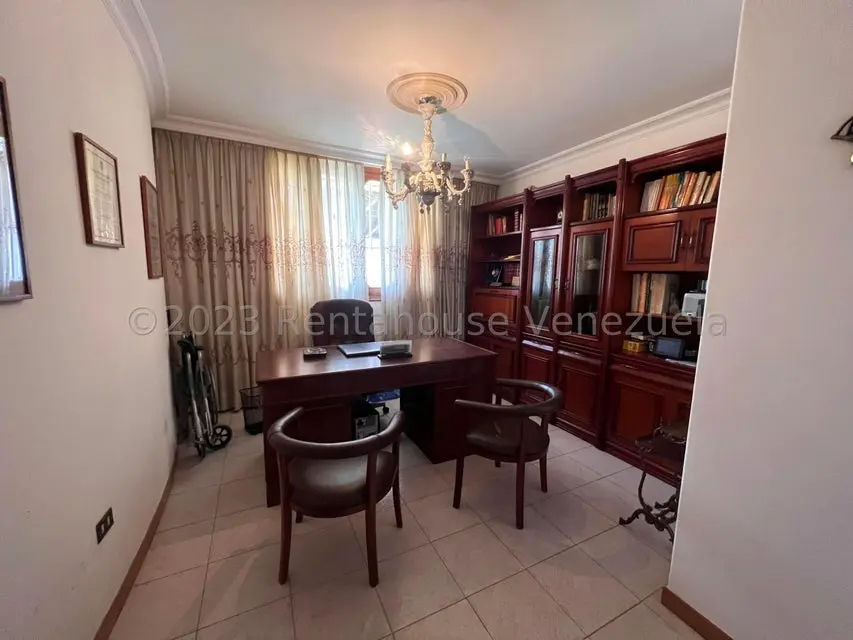 Casa (Multipes Niveles) en Venta en Cumbres de Curumo, Distrito Metropolitano - 7