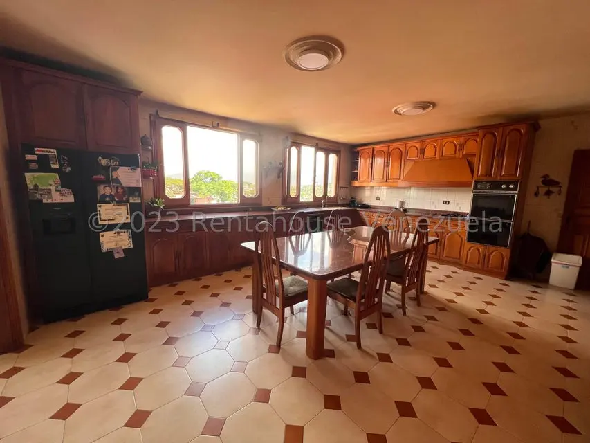 Casa (Multipes Niveles) en Venta en Cumbres de Curumo, Distrito Metropolitano - 10