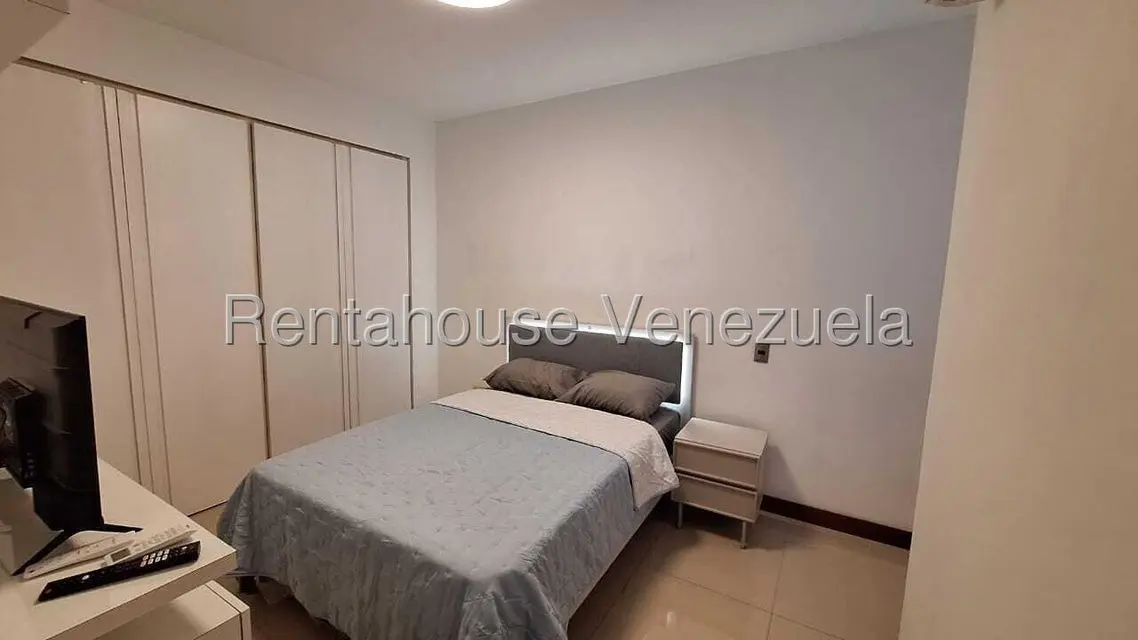 Apartamento (1 Nivel) en Alquiler en Lomas del Sol, Distrito Metropolitano - 11