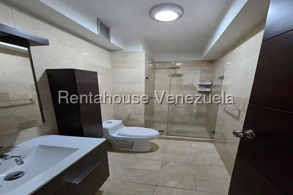 Apartamento (1 Nivel) en Alquiler en Lomas del Sol, Distrito Metropolitano - 12