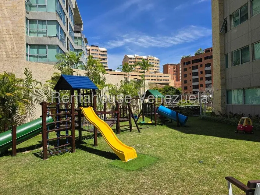 Apartamento (1 Nivel) en Alquiler en Lomas del Sol, Distrito Metropolitano - 13