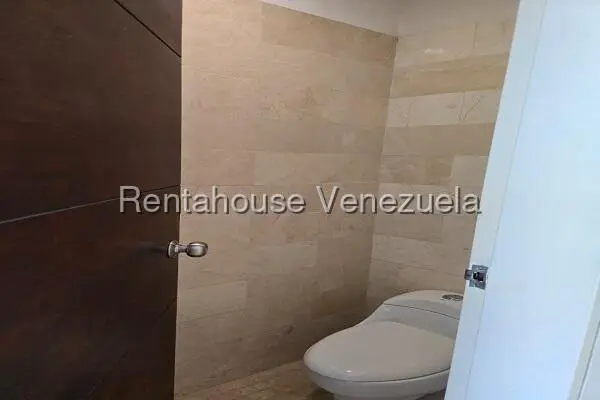 Apartamento (1 Nivel) en Alquiler en Lomas del Sol, Distrito Metropolitano - 7