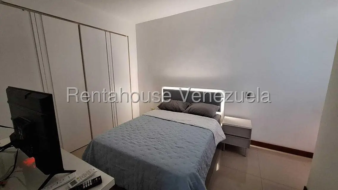 Apartamento (1 Nivel) en Alquiler en Lomas del Sol, Distrito Metropolitano - 9