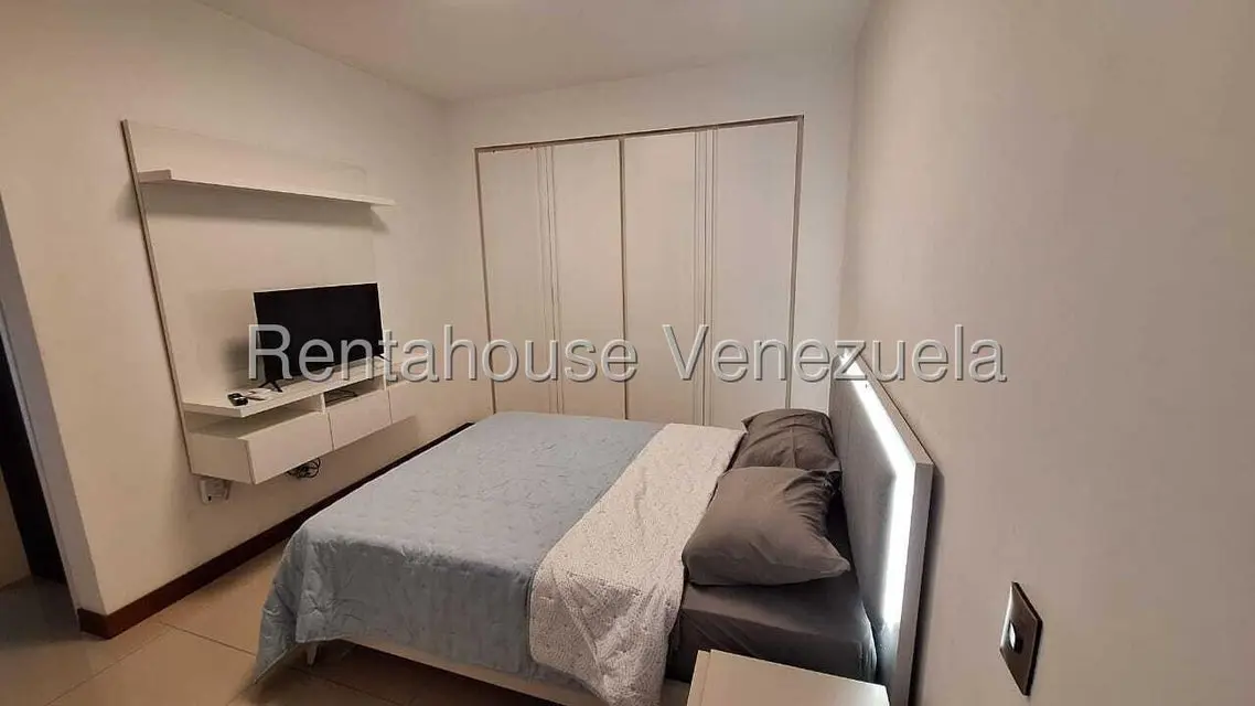 Apartamento (1 Nivel) en Alquiler en Lomas del Sol, Distrito Metropolitano - 10