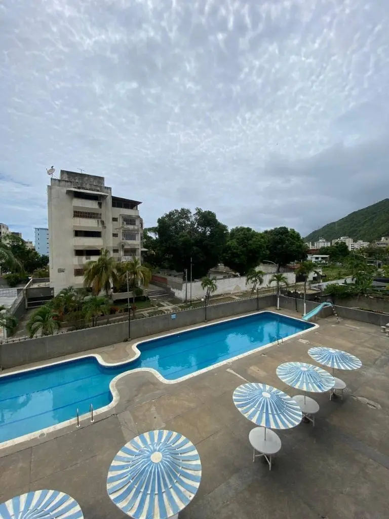 Alquiler de Apartamento en Tanaguarenas, La Guaira - Edificio con Piscina - 11