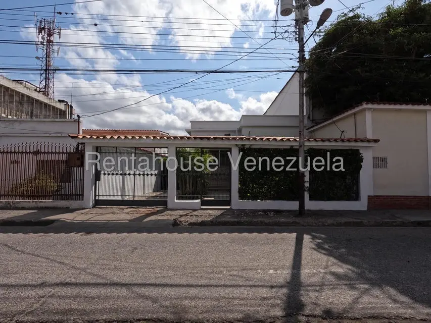 Casa (Duplex) en Venta en Parroquia Catedral, Lara - 2