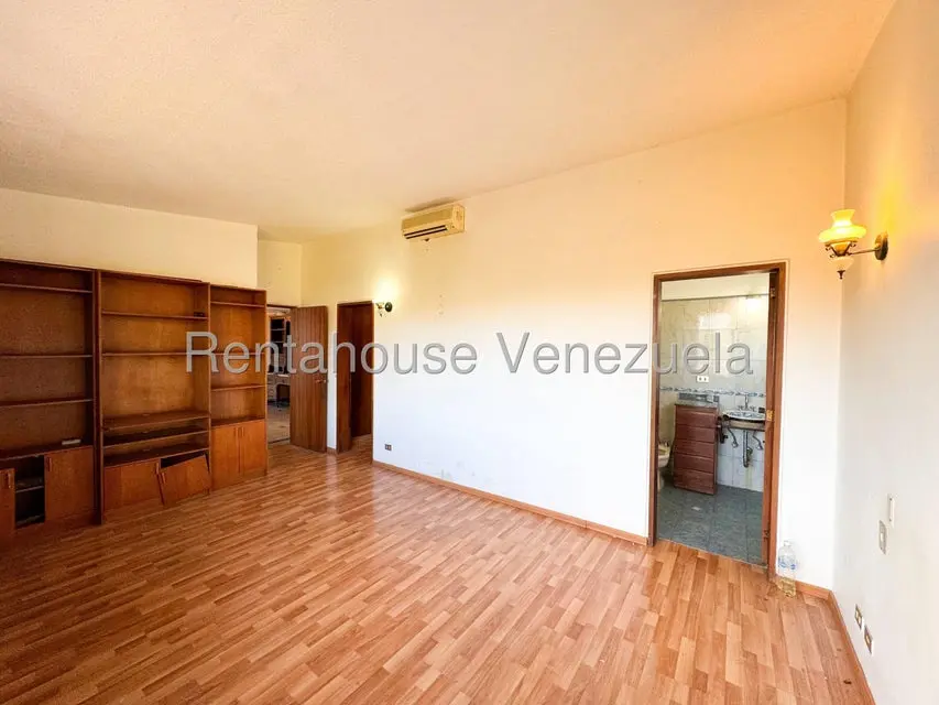 Casa (Multipes Niveles) en Venta en Valle Arriba, Distrito Metropolitano - 55