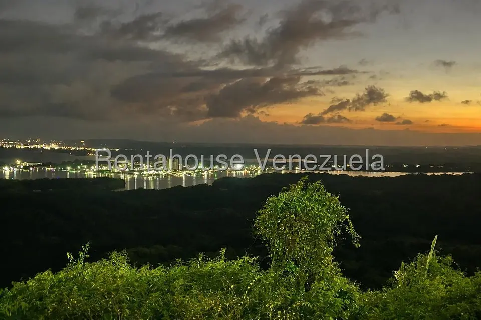 Apartamento (1 Nivel) en Venta en Carenero, Miranda - 24