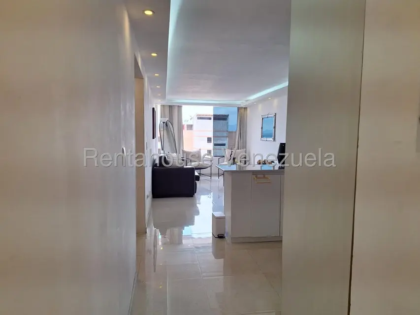 Apartamento (1 Nivel) en Alquiler en Colinas de La Tahona, Distrito Metropolitano - 2