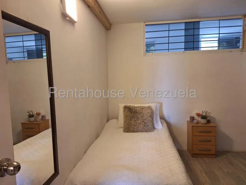Apartamento (1 Nivel) en Alquiler en Colinas de La Tahona, Distrito Metropolitano - 13