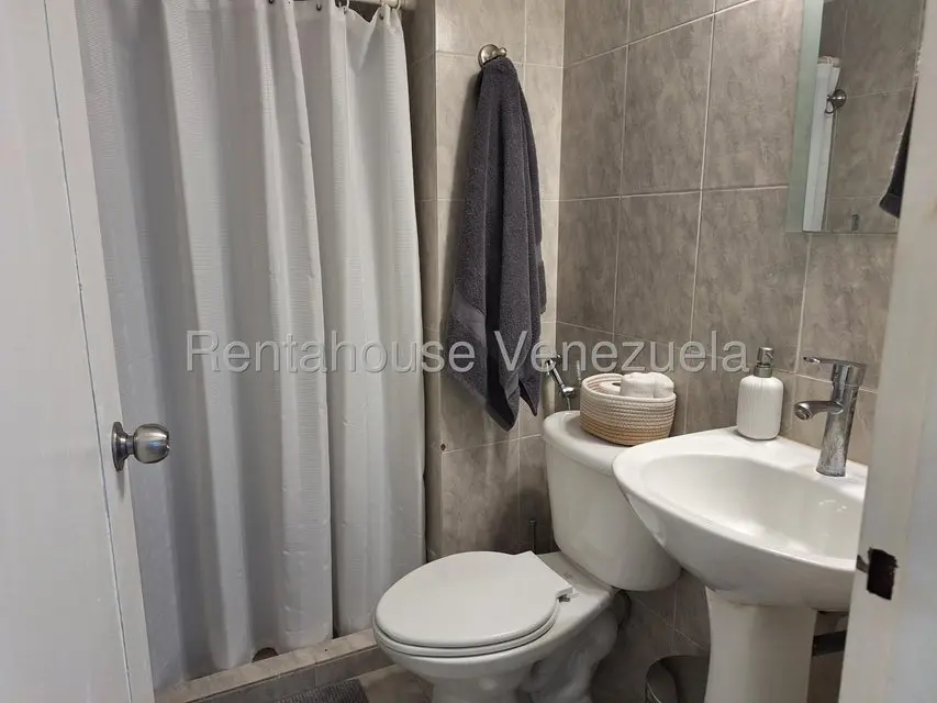 Apartamento (1 Nivel) en Alquiler en Colinas de La Tahona, Distrito Metropolitano - 15