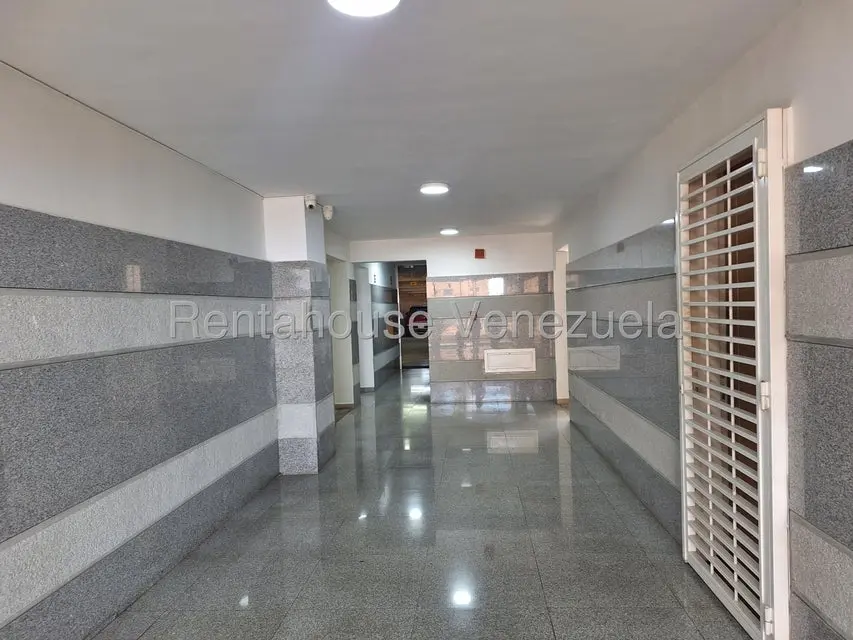 Apartamento (1 Nivel) en Alquiler en Colinas de La Tahona, Distrito Metropolitano - 24