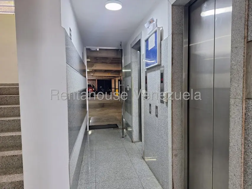 Apartamento (1 Nivel) en Alquiler en Colinas de La Tahona, Distrito Metropolitano - 25