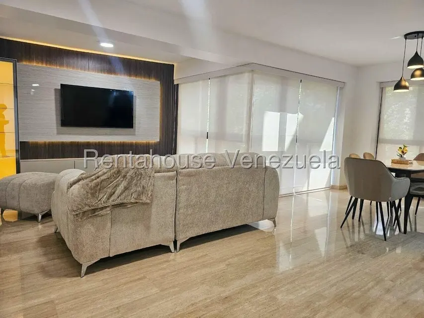 Apartamento (1 Nivel) en Alquiler en El Rosal, Distrito Metropolitano - 11