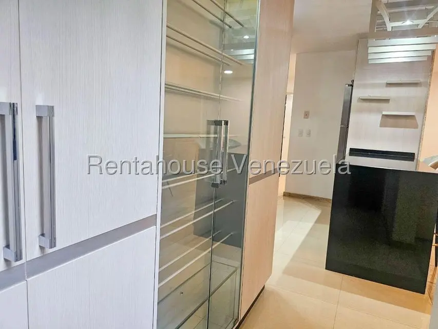 Apartamento (1 Nivel) en Alquiler en El Rosal, Distrito Metropolitano - 34