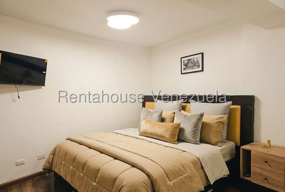 Apartamento (1 Nivel) en Alquiler en El Rosal, Distrito Metropolitano - 35
