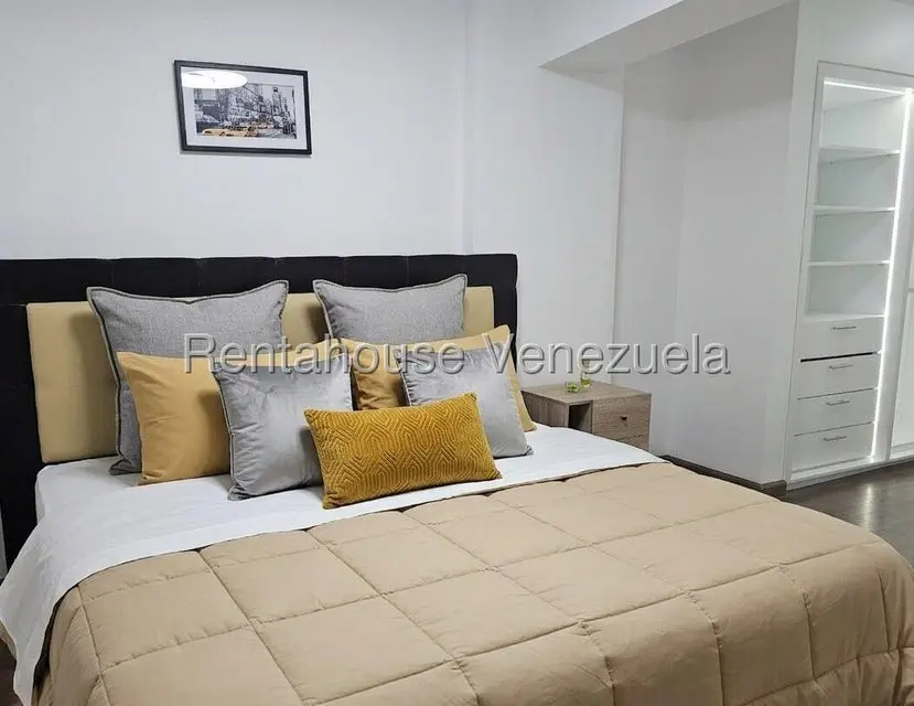 Apartamento (1 Nivel) en Alquiler en El Rosal, Distrito Metropolitano - 36