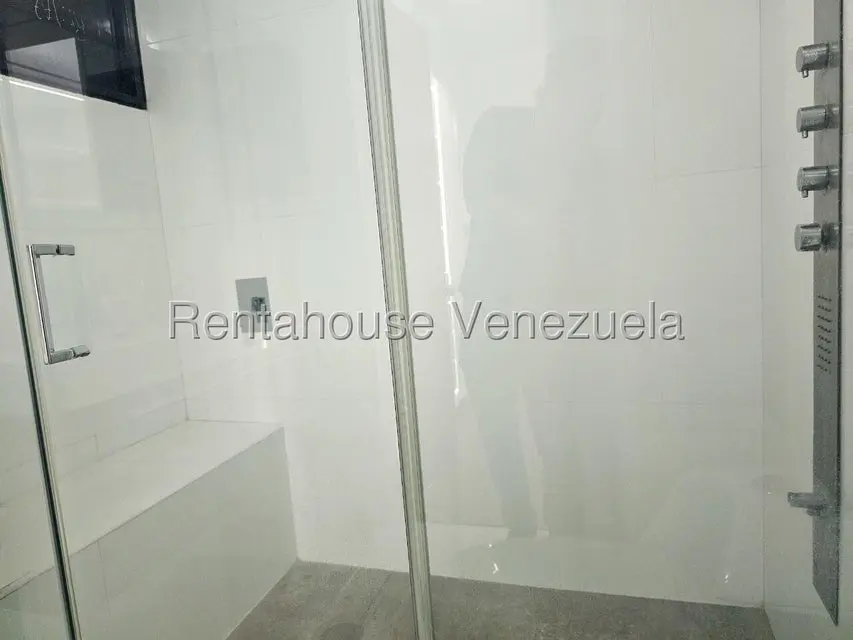 Apartamento (1 Nivel) en Alquiler en El Rosal, Distrito Metropolitano - 41