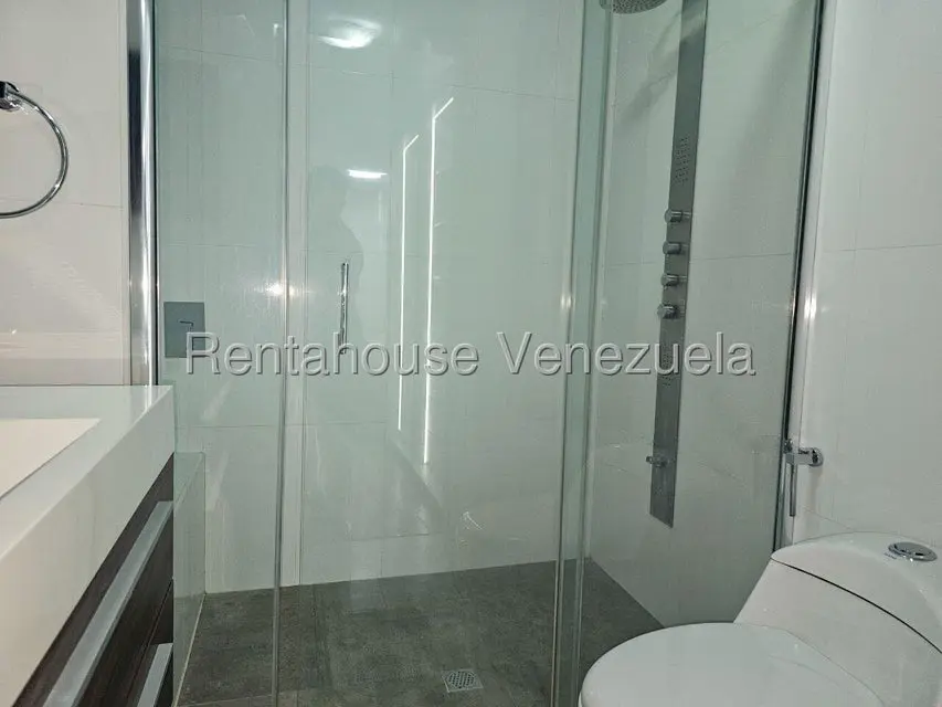 Apartamento (1 Nivel) en Alquiler en El Rosal, Distrito Metropolitano - 42