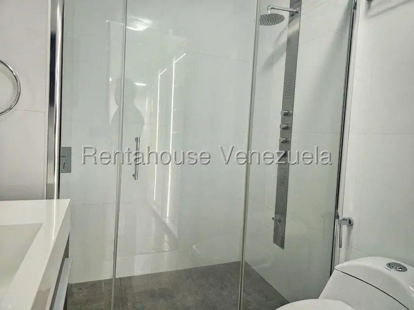 Apartamento (1 Nivel) en Alquiler en El Rosal, Distrito Metropolitano - 43