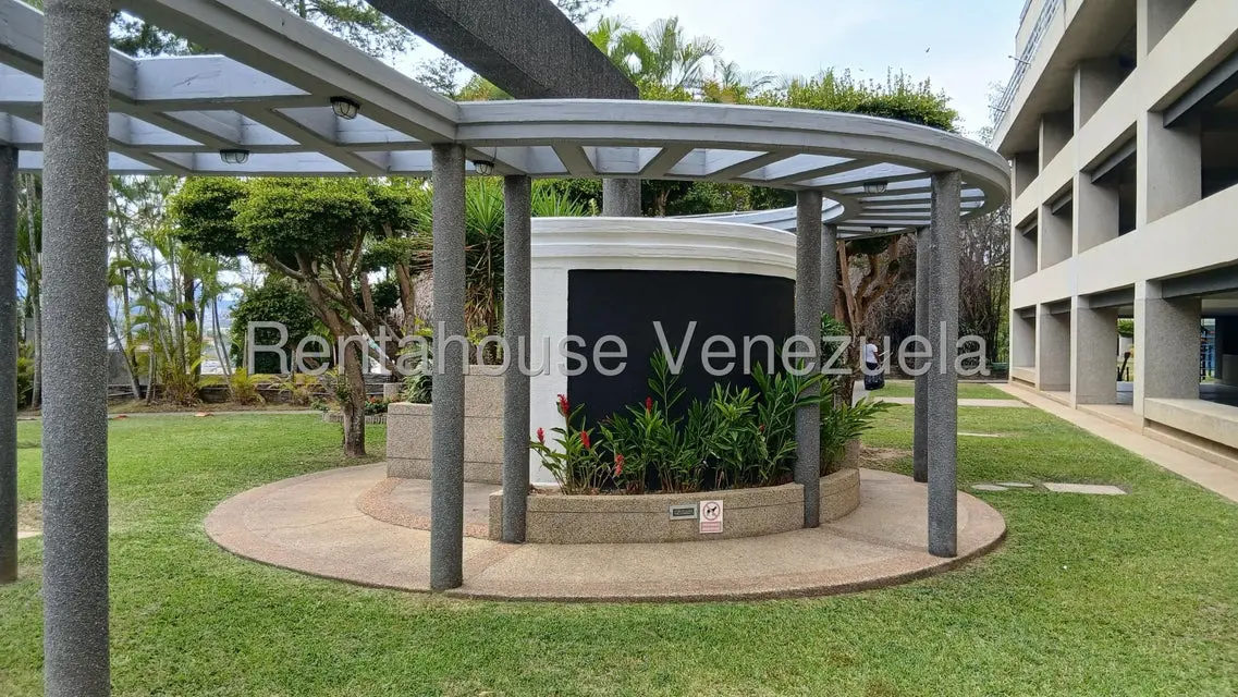 Apartamento (1 Nivel) en Alquiler en Las Esmeraldas, Distrito Metropolitano - 16