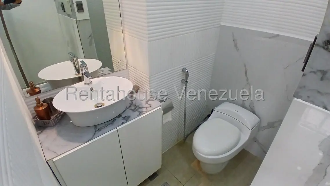 Apartamento (1 Nivel) en Alquiler en Las Esmeraldas, Distrito Metropolitano - 31