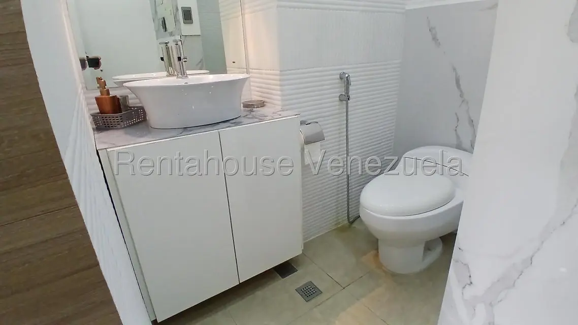 Apartamento (1 Nivel) en Alquiler en Las Esmeraldas, Distrito Metropolitano - 33