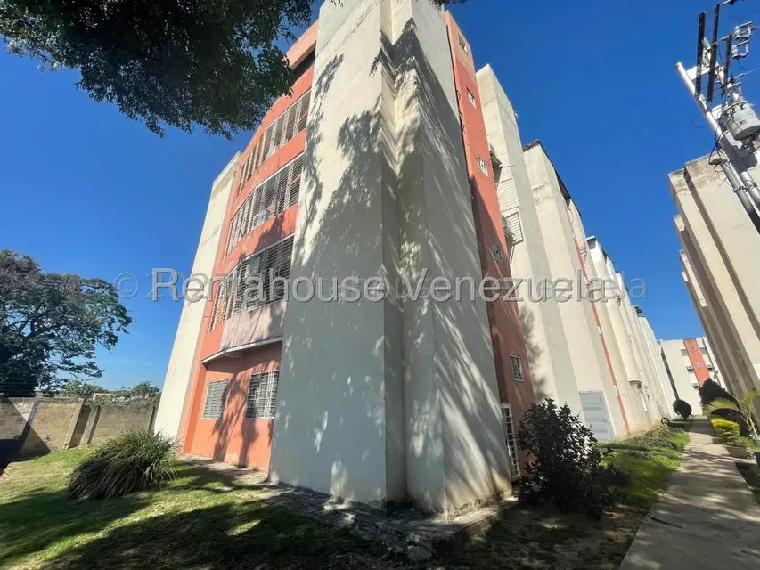 Apartamento (1 Nivel) en Alquiler en Conjunto Residencial Los Angeles, Aragua - 2