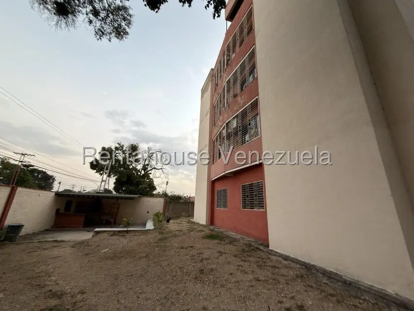 Apartamento (1 Nivel) en Alquiler en Conjunto Residencial Los Angeles, Aragua - 16