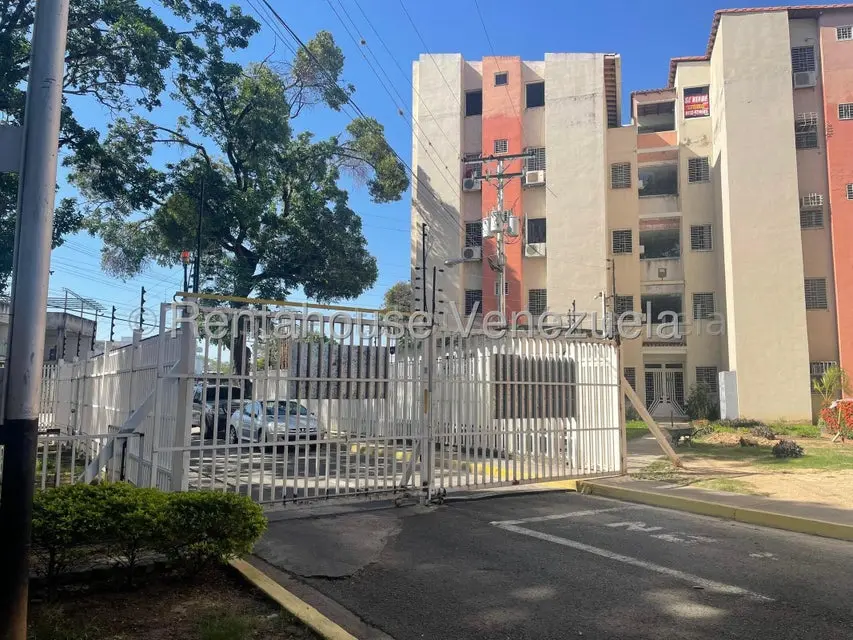 Apartamento (1 Nivel) en Alquiler en Conjunto Residencial Los Angeles, Aragua - 3