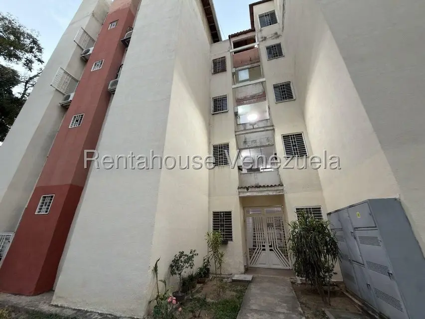 Apartamento (1 Nivel) en Alquiler en Conjunto Residencial Los Angeles, Aragua - 4