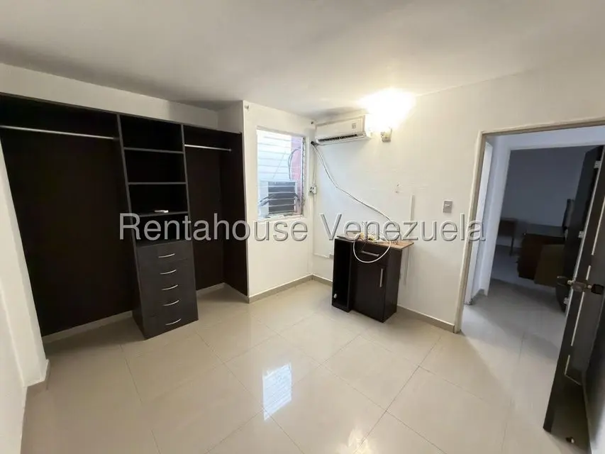 Apartamento (1 Nivel) en Alquiler en Conjunto Residencial Los Angeles, Aragua - 9