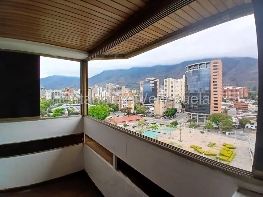 Apartamento (1 Nivel) en Alquiler en La Carlota, Distrito Metropolitano - 13