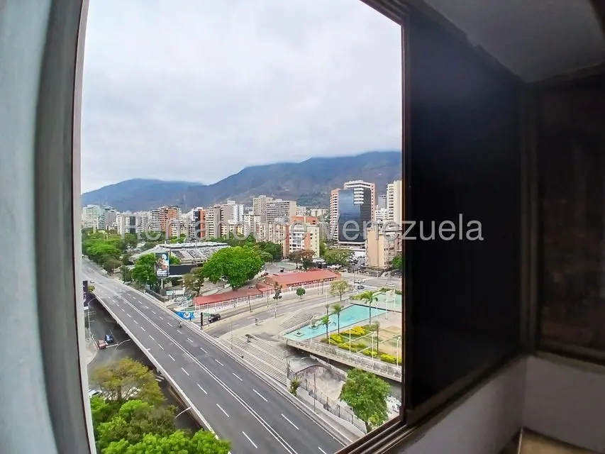 Apartamento (1 Nivel) en Alquiler en La Carlota, Distrito Metropolitano - 25