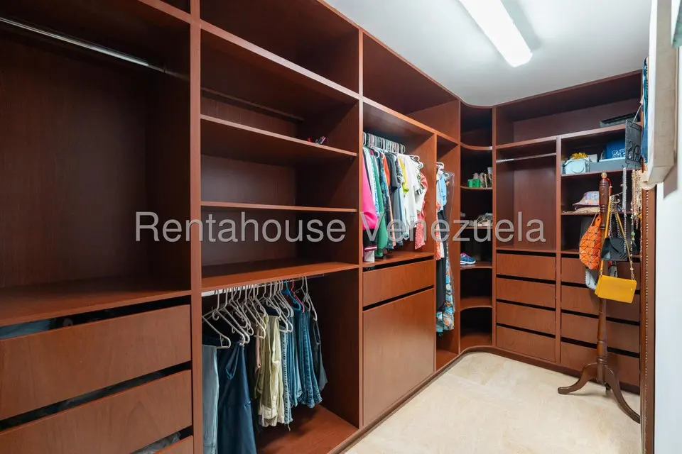 Casa (1 Nivel) en Venta en San Roman, Distrito Metropolitano - 48