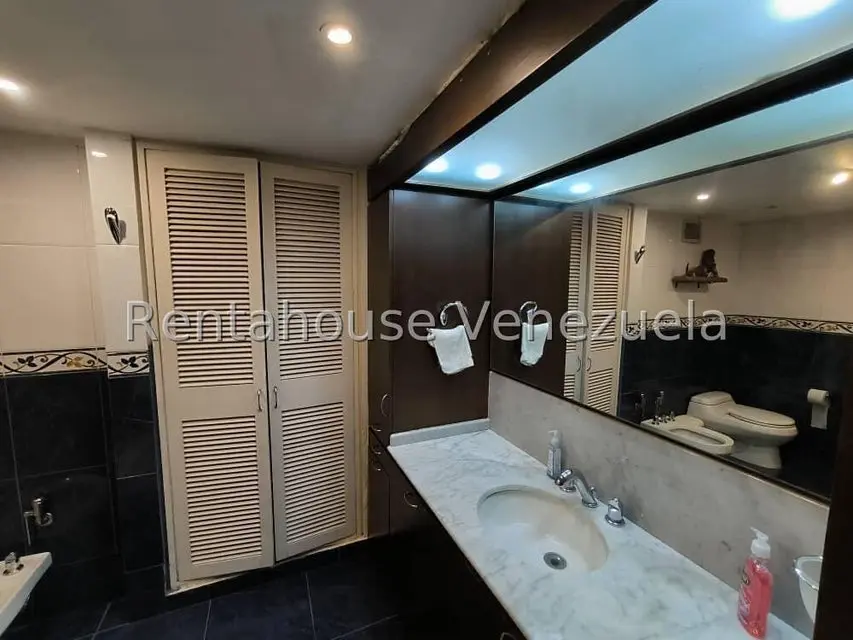 Apartamento (1 Nivel) en Alquiler en Altamira, Distrito Metropolitano - 18