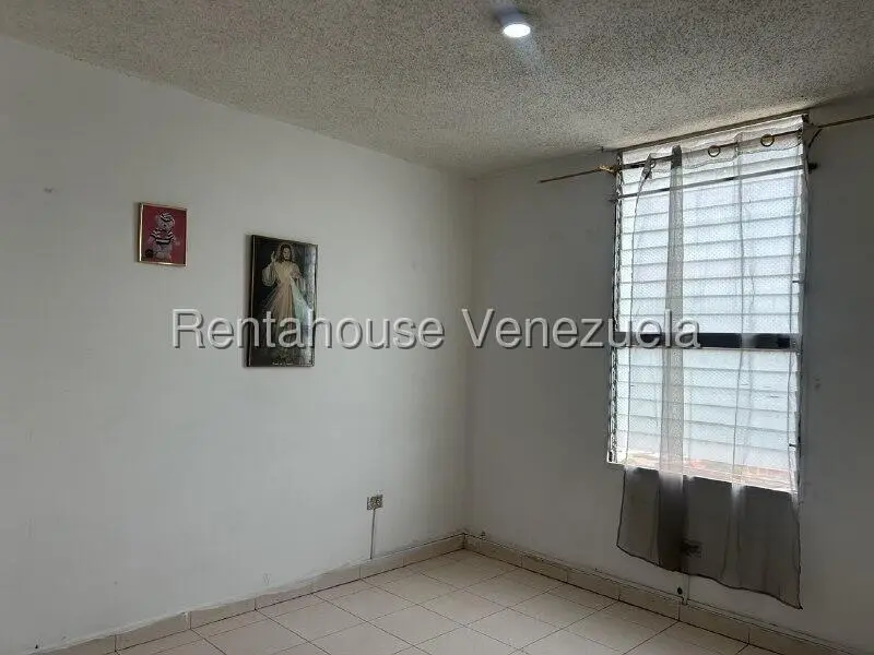 Apartamento (1 Nivel) en Alquiler en Zona Oeste, Lara - 12