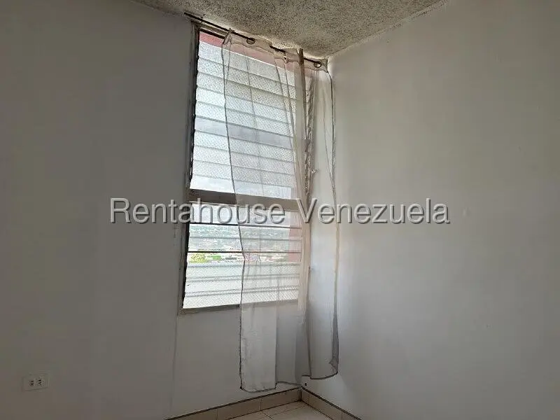 Apartamento (1 Nivel) en Alquiler en Zona Oeste, Lara - 16