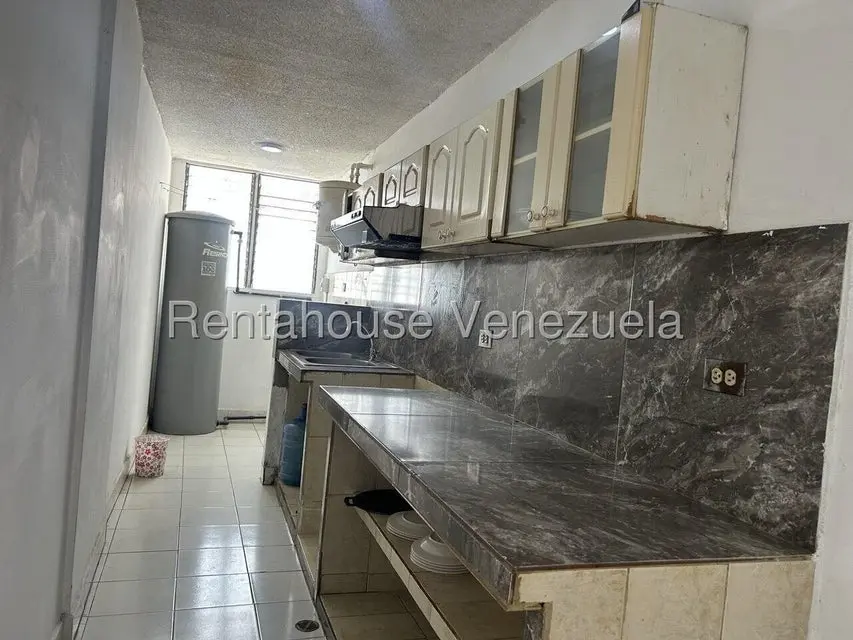 Apartamento (1 Nivel) en Alquiler en Zona Oeste, Lara - 9