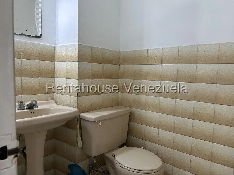Apartamento (1 Nivel) en Alquiler en Zona Oeste, Lara - 10