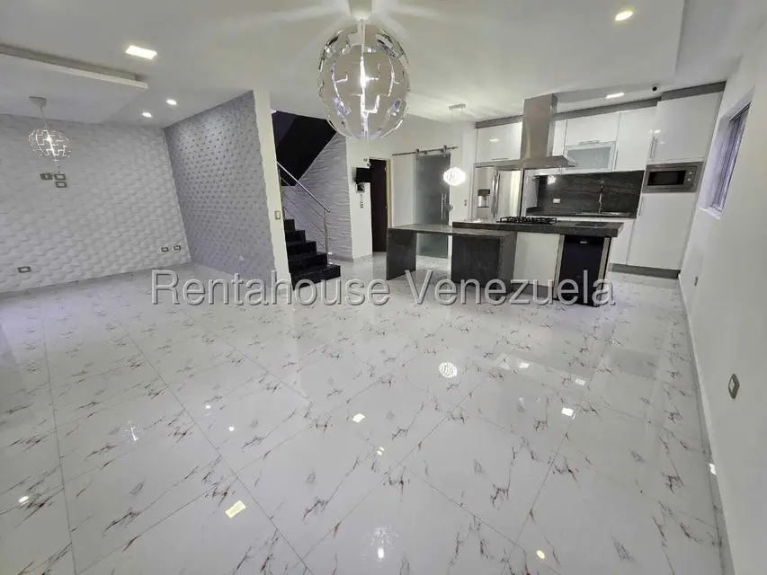 Apartamento (1 Nivel) en Venta en Colinas de Santa Monica, Distrito Metropolitano - 2