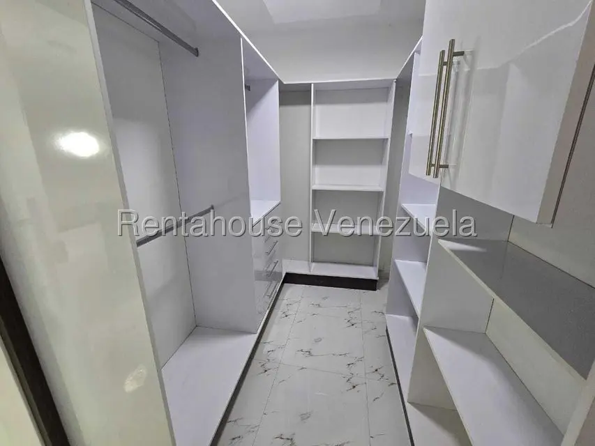 Apartamento (1 Nivel) en Venta en Colinas de Santa Monica, Distrito Metropolitano - 13