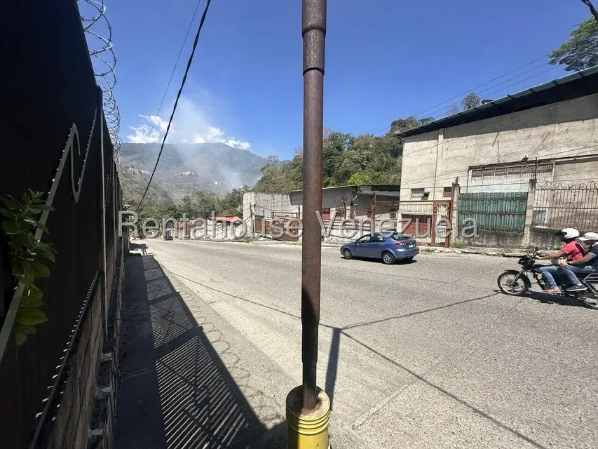 Comercial (Galpon - Deposito) en Alquiler en Turumo, Distrito Metropolitano - 2