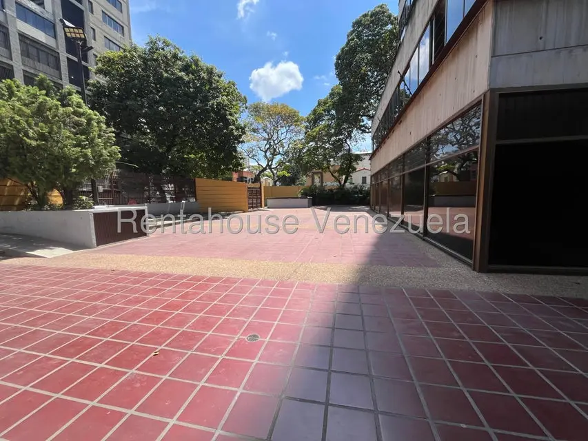 Comercial (Oficina) en Venta en La Campiña, Distrito Metropolitano - 2