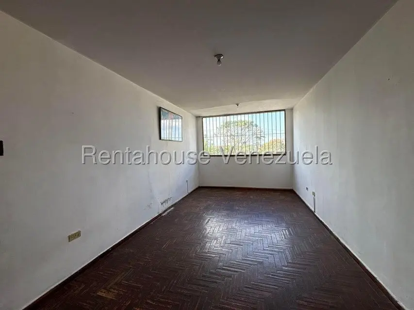 Apartamento (1 Nivel) en Alquiler en Las Trinitarias, Lara - 2