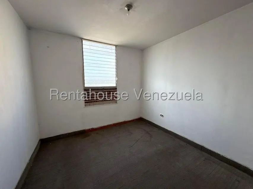 Apartamento (1 Nivel) en Alquiler en Las Trinitarias, Lara - 11