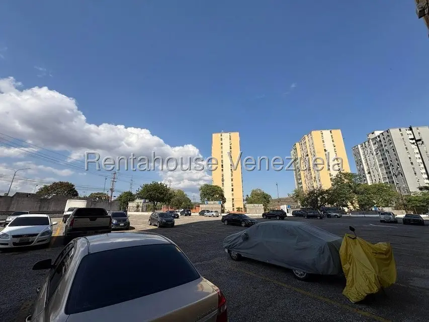 Apartamento (1 Nivel) en Alquiler en Las Trinitarias, Lara - 17